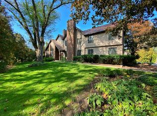 206 Bradwell Rd, Inverness, IL 60010