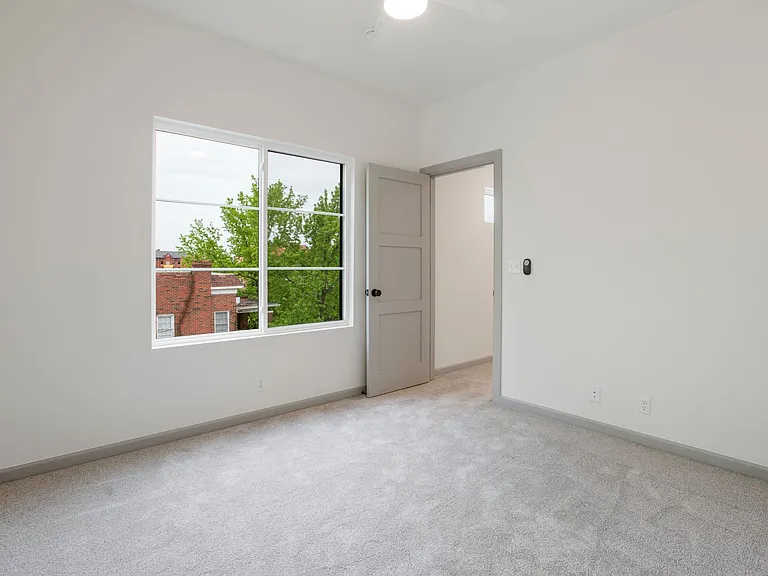 Quaker Condos - $300 Off Immediate Move-Ins! — Photo 38