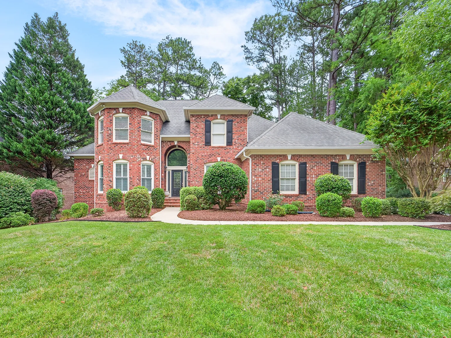 4 bed, 4.5 bath, 3958 sqft, $5,500 — Photo 2