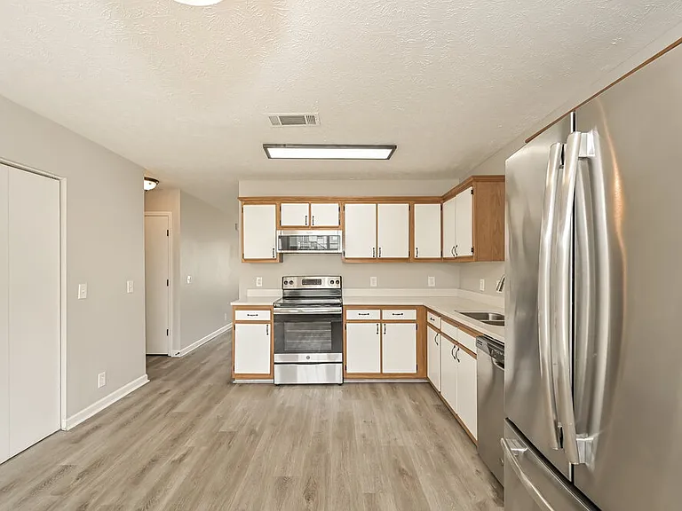 1225 Akins Ridge Dr — Photo 8