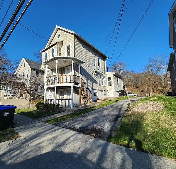 157 N Clinton St #B — Photo 4