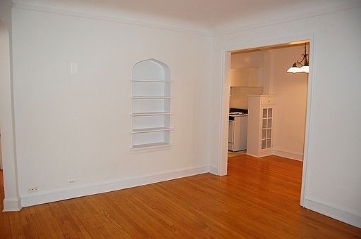5th image of 1641 W Touhy Ave APT 1S