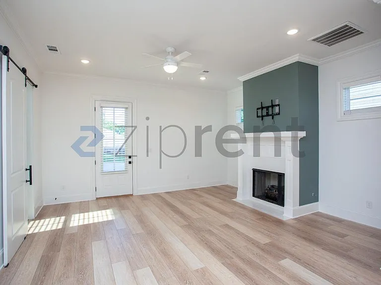 139 W Deaderick St — Photo 14