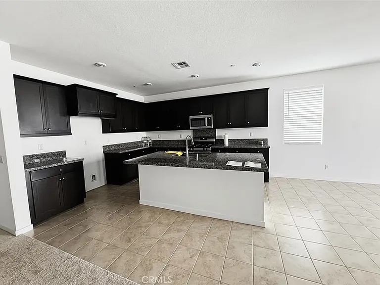 62698 N Crescent St — Photo 2