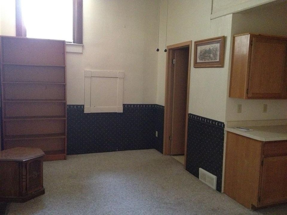 2nd image of 118 E Main St #1