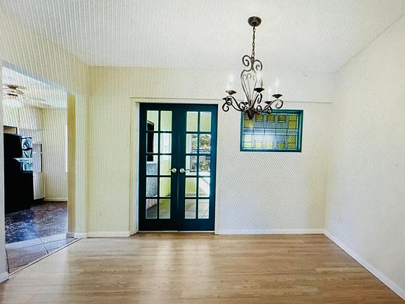 4th image of 319 Crosby Ct