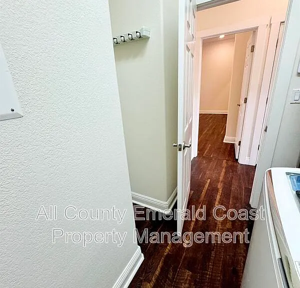 722 Kelly St — Photo 28