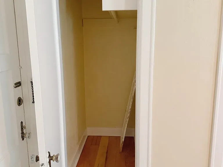 Flanders Apartments — Photo 47