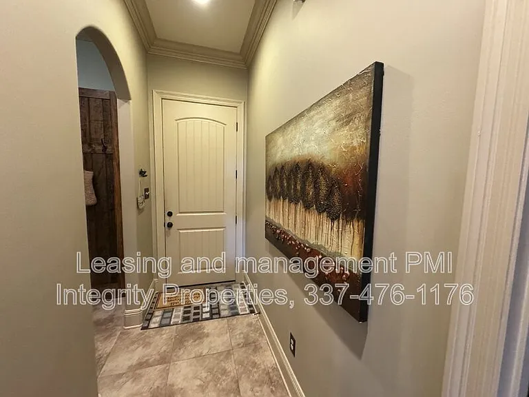 330 Dunvegan Ct — Photo 24