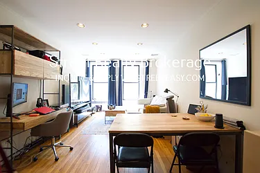 Rented by Street Realty Brokerage LLC