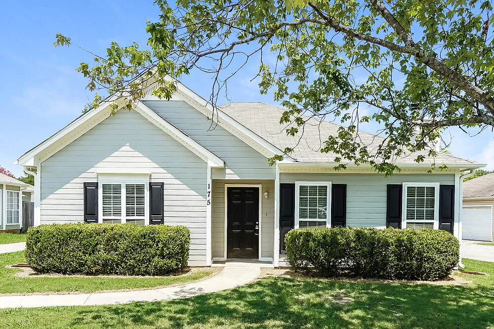 3 bed, 2.0 bath, 1420 sqft, $1,850 — Photo 1