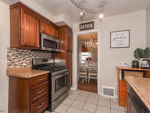 5th image of 3560 W 210th St