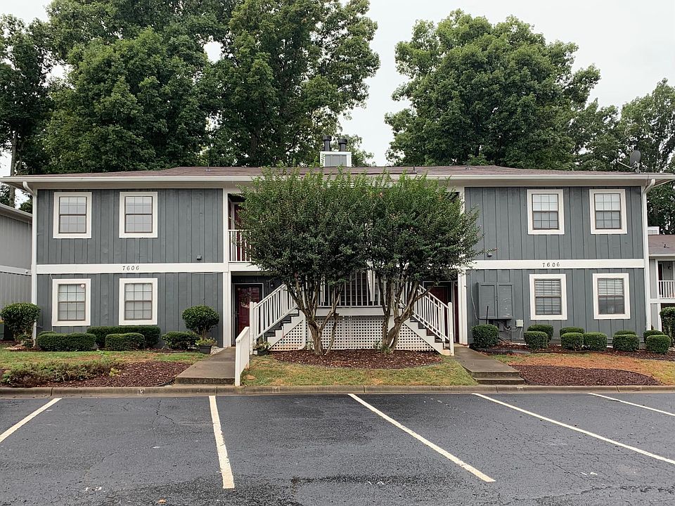 Top floor unit (left) w/ 2 assigned parking spaces