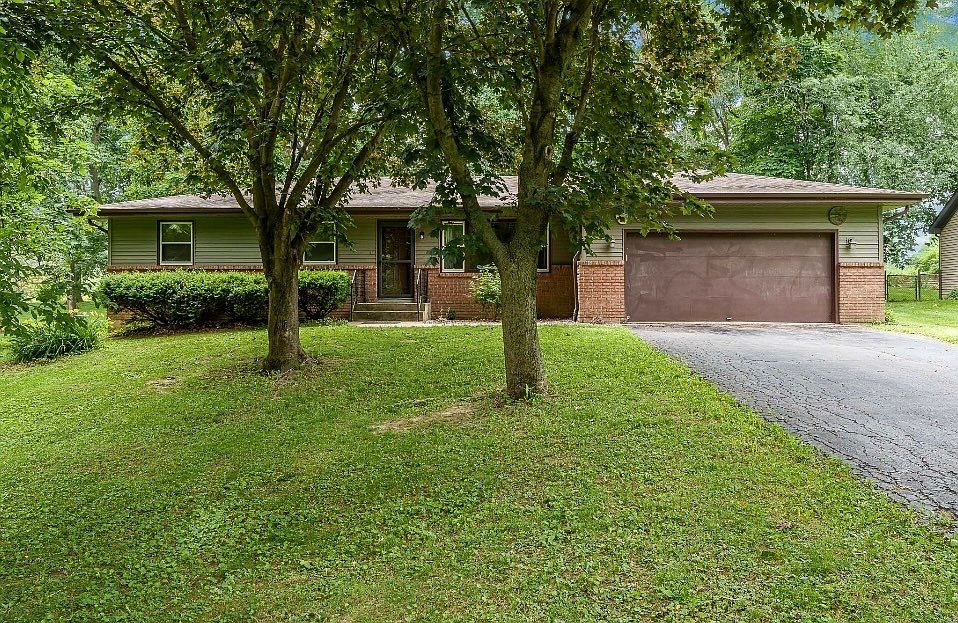 1st image of 3877 Silver Fox Dr