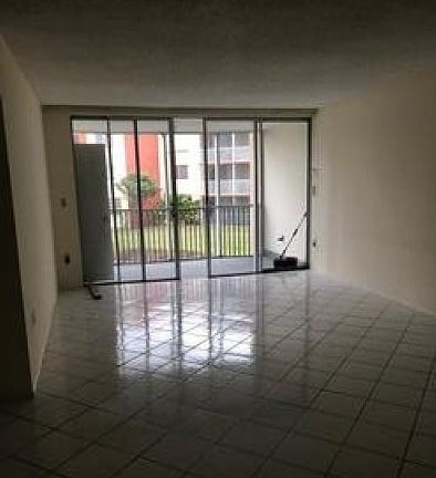 4th image of 1710 NE 191st St APT 215-3