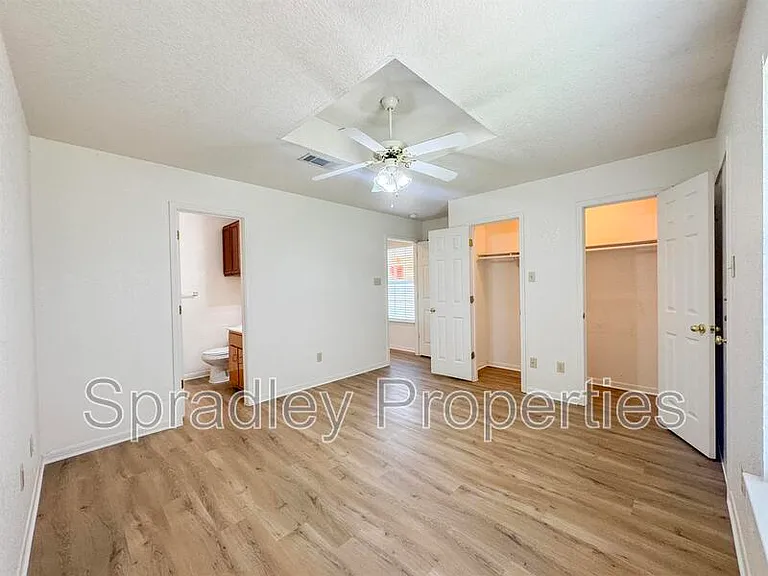 102 Lacey Lou Ln — Photo 5