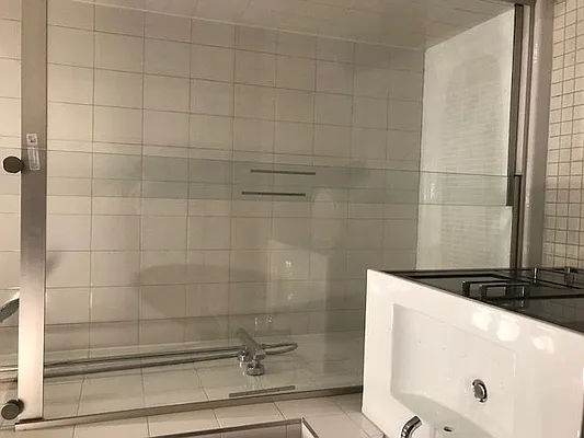 Rented by Bravestream Realty Corp. | media 2