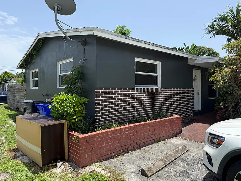 5900 Garfield St #E — Photo 1
