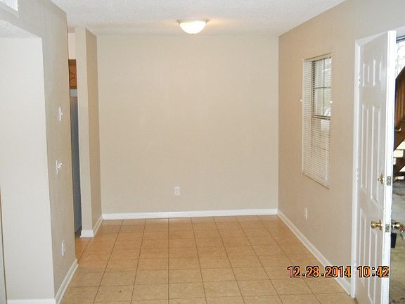 3rd image of 507 Briarwood Dr APT 1C