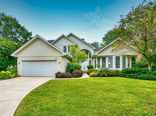 905 Shabona Ln, Wilmette, IL 60091