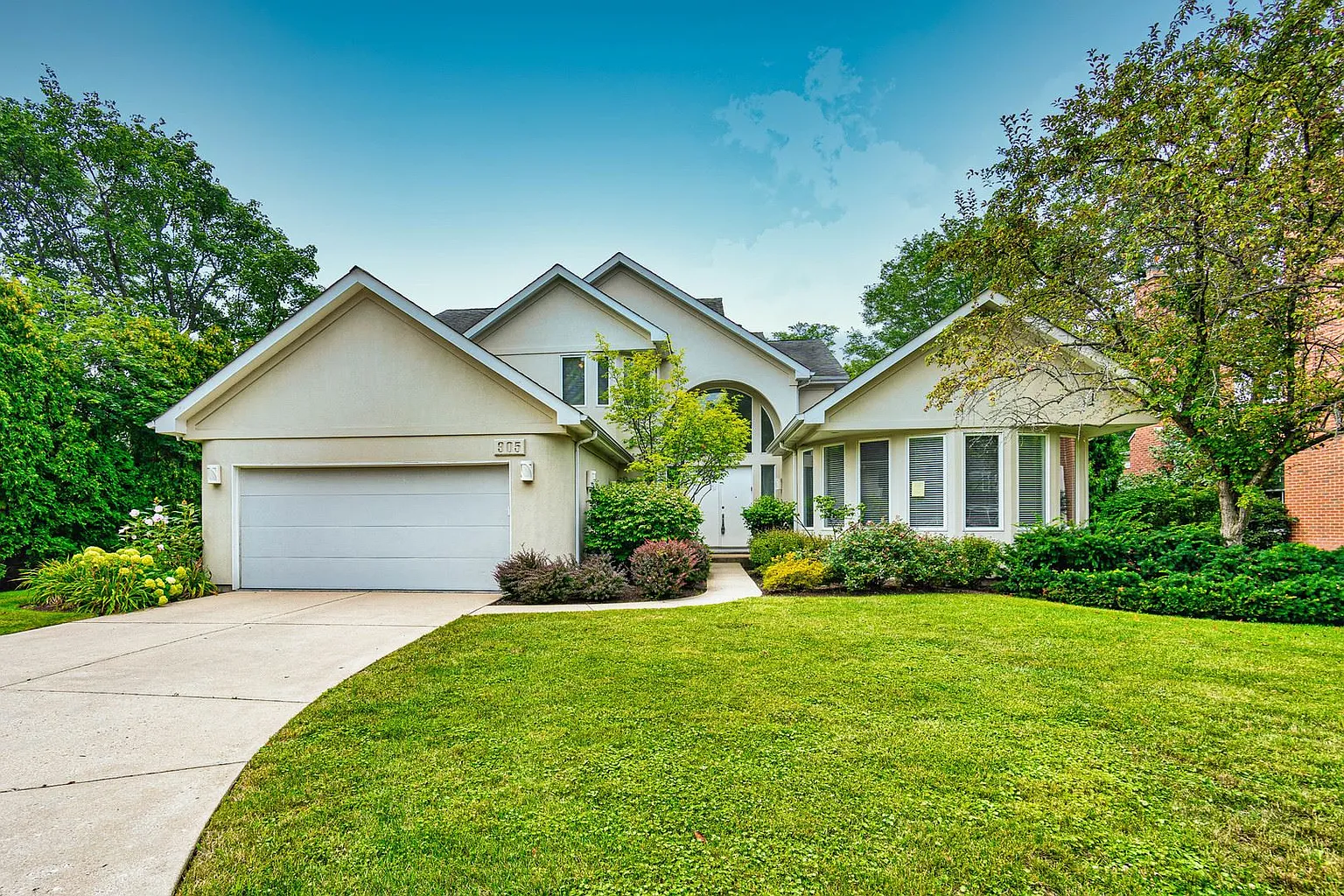 905 Shabona Ln photo 1