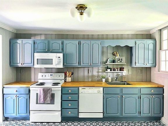 4th image of 118 Gloria Ave