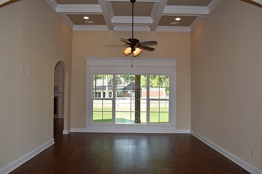 5th image of 404 Knob Hill Dr