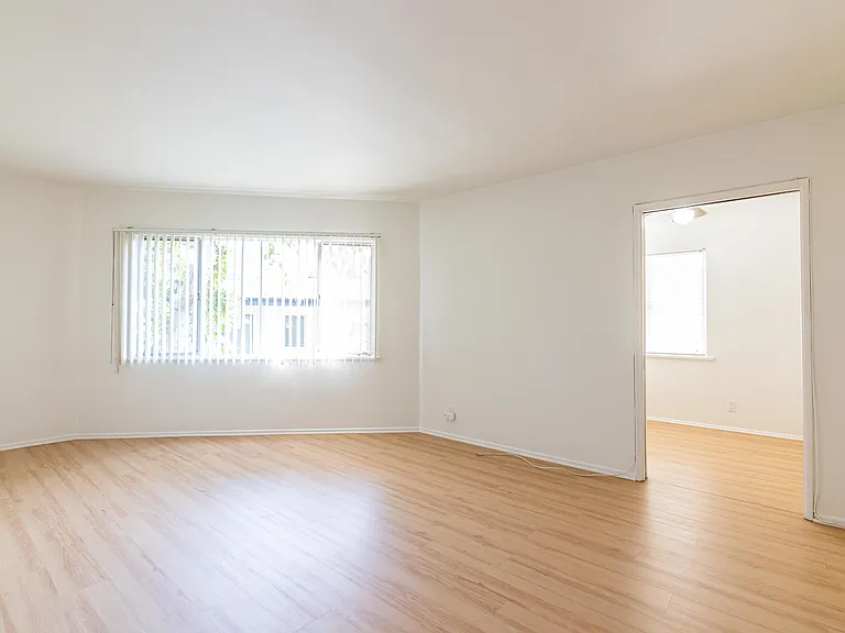 667-669 Levering — Photo 12