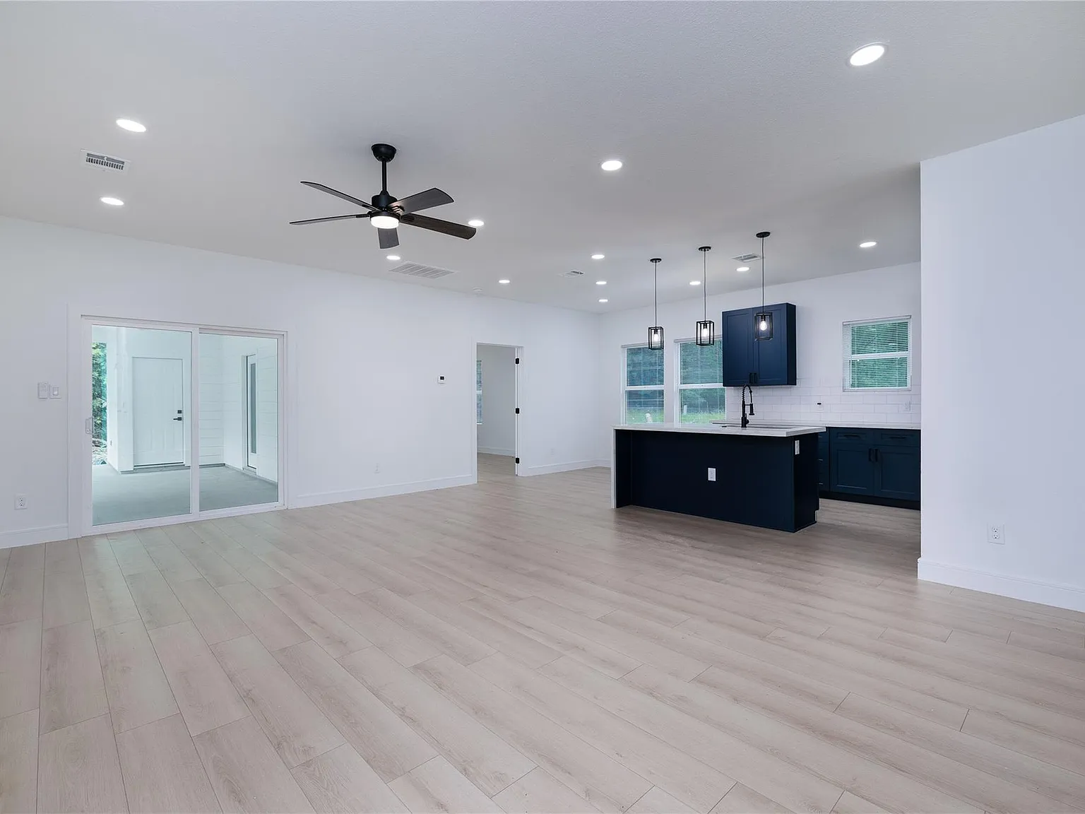 3 bed, 2.5 bath, 1783 sqft, $2,200 — Photo 4