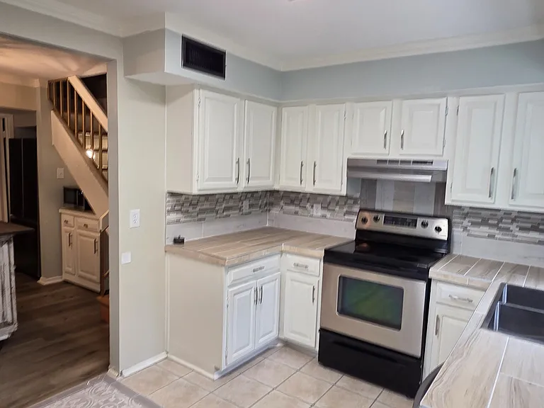 1304 E Bayou Pkwy #5A — Photo 10