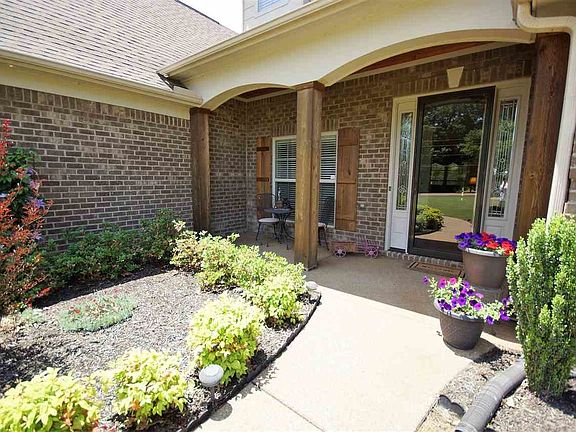 4th image of 30 Seward Dr