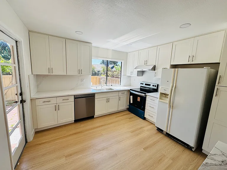 905 Virgo Ln — Photo 4