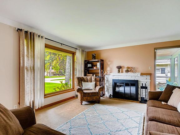 2nd image of 3016 Woodbridge St