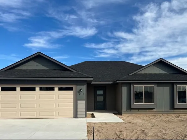 1314 Marboeuf Blvd, Dodge City, KS 67801