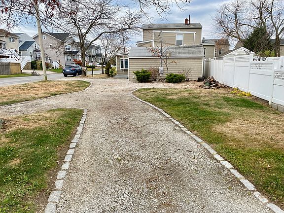 4th image of 64 S Bay Dr