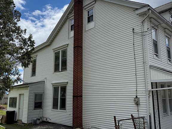3rd image of 328 E Oak St