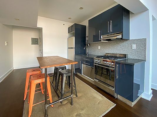 5th image of 390 Lorimer St APT 3G