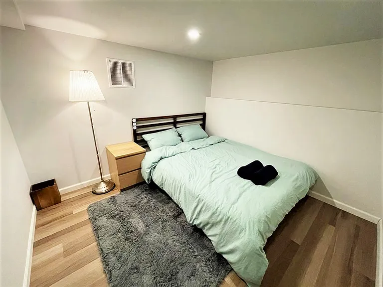 704 NE 53rd St #3 — Photo 23