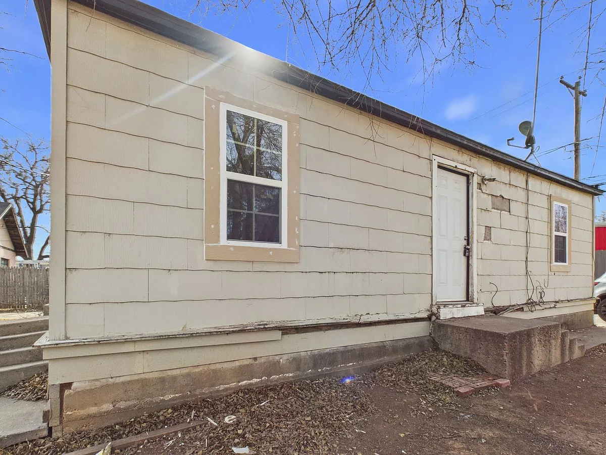 Building Photo - 2216 S Polk St #D