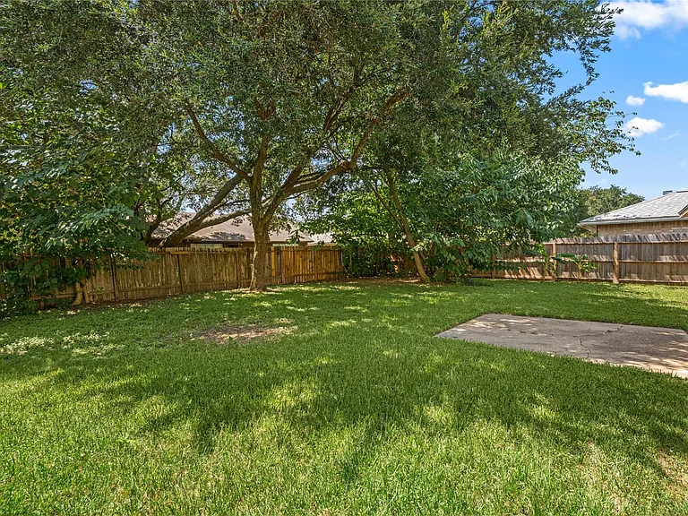 2603 Hollymist Dr — Photo 37