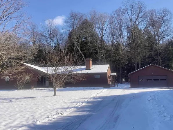 106 Fairwood Parkway, Morristown, VT 05661