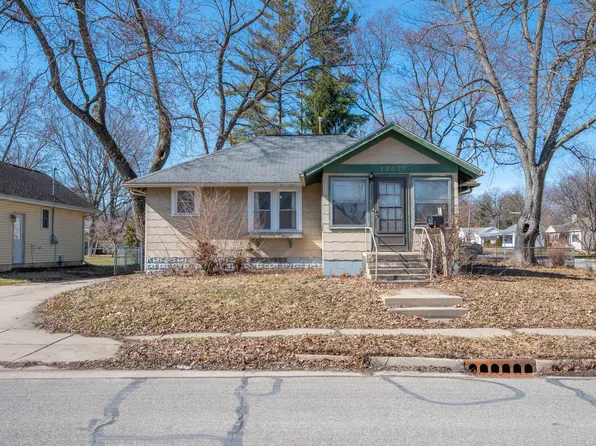 1207 Valparaiso St, Valparaiso, IN 46383