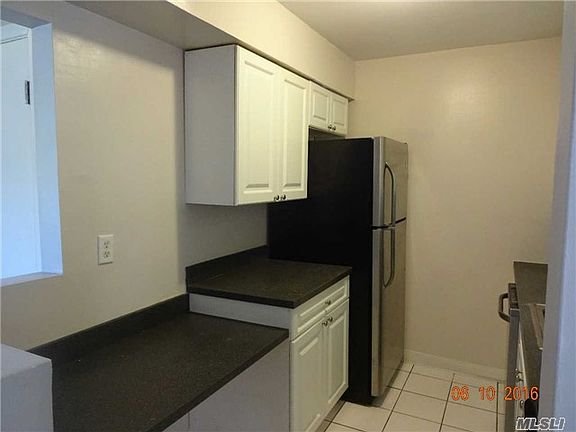 4th image of 139 Pointe Cir N