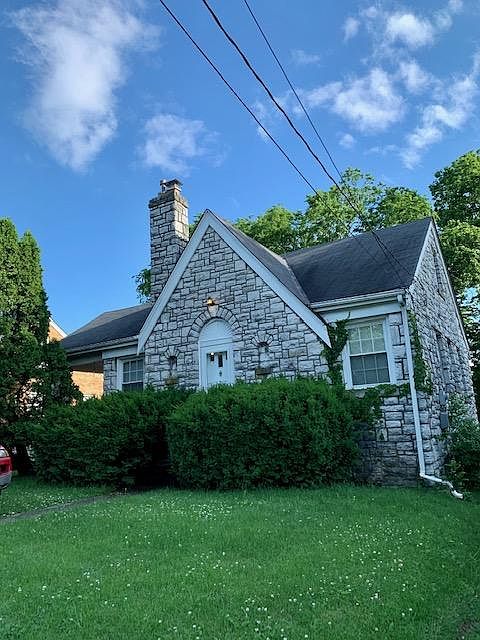 2nd image of 402 Rosemont Gdn