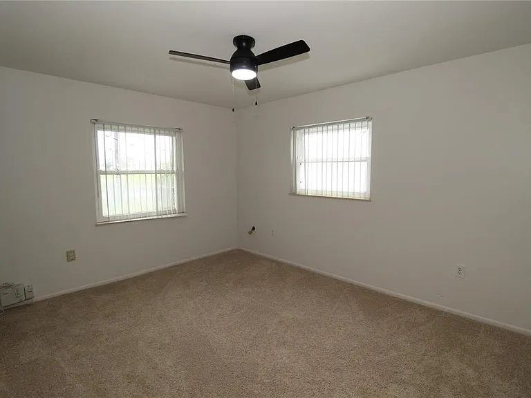 1104 Desert Hills Dr — Photo 15