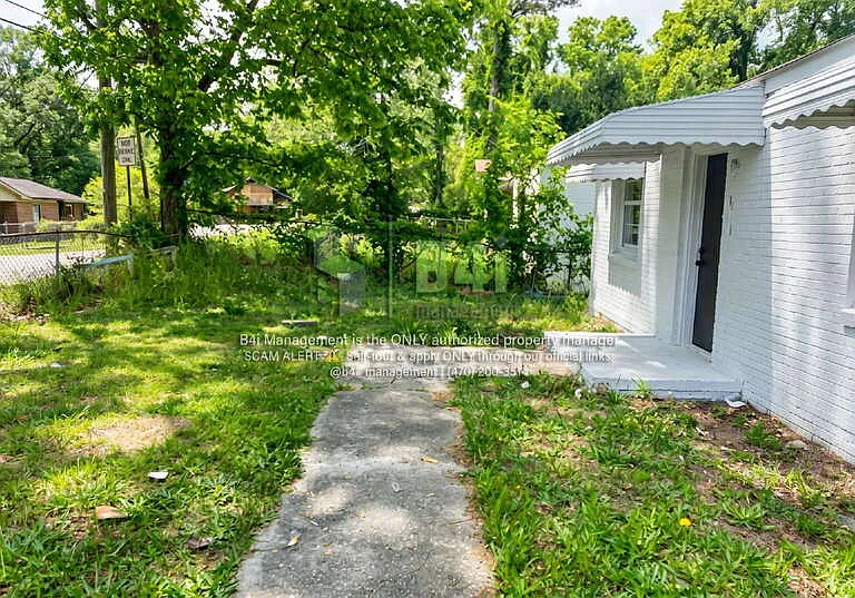 163 Munson Dr — Photo 2