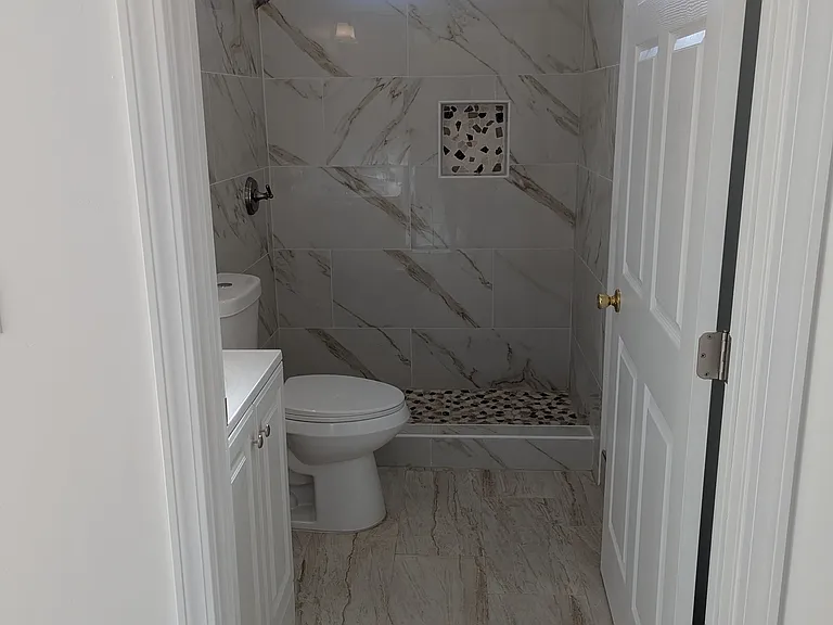 1208 N Oakley Ave #A — Photo 7