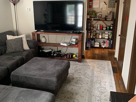 2nd image of 299 Sommer St #2