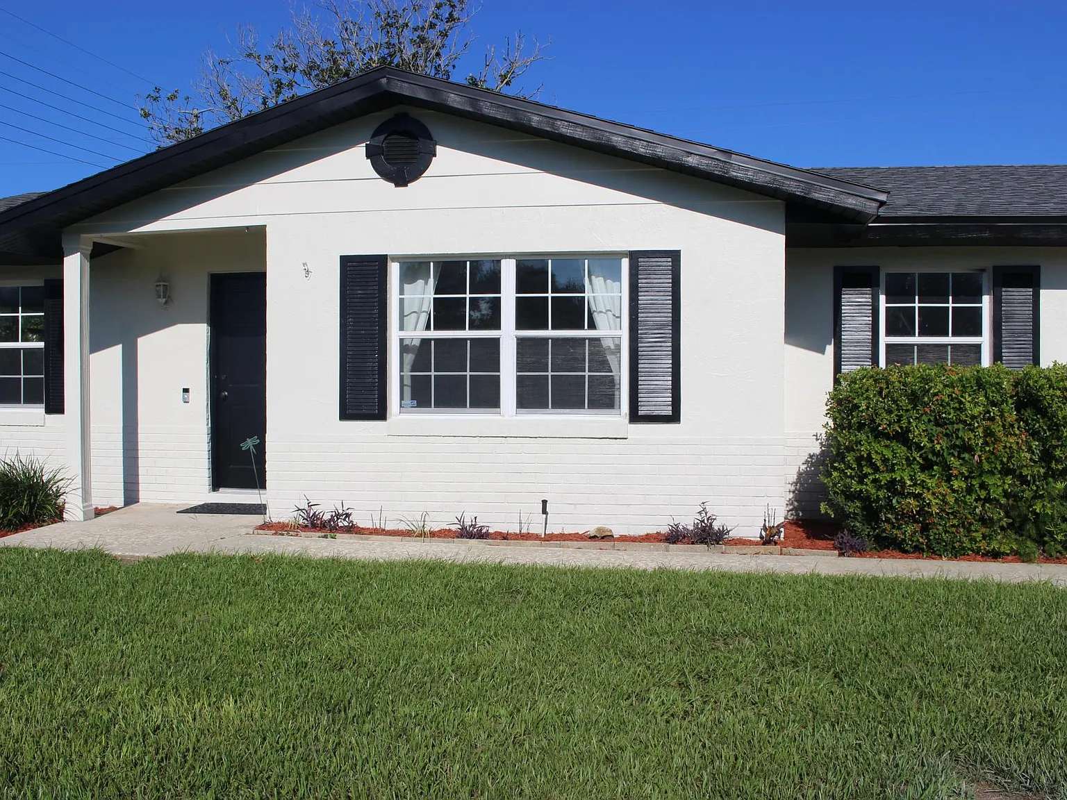4 bed, 1447 sqft, $2,450 — Photo 2