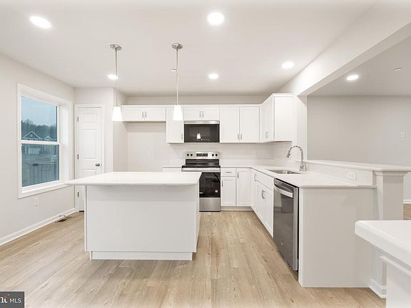 4th image of 124 Dolomite Dr